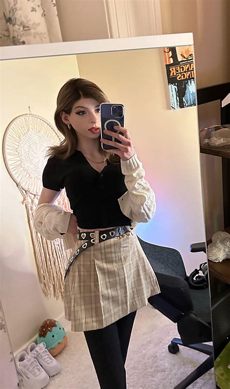 young crossdresser|r/PublicBJ